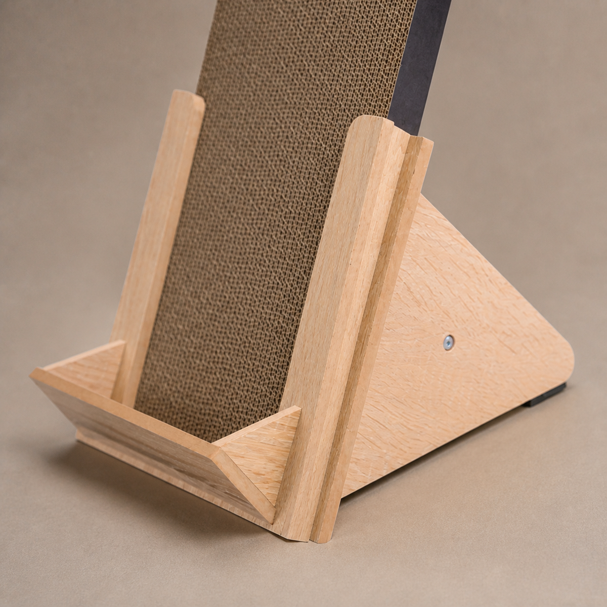 Close view of the triangular side support and front upright